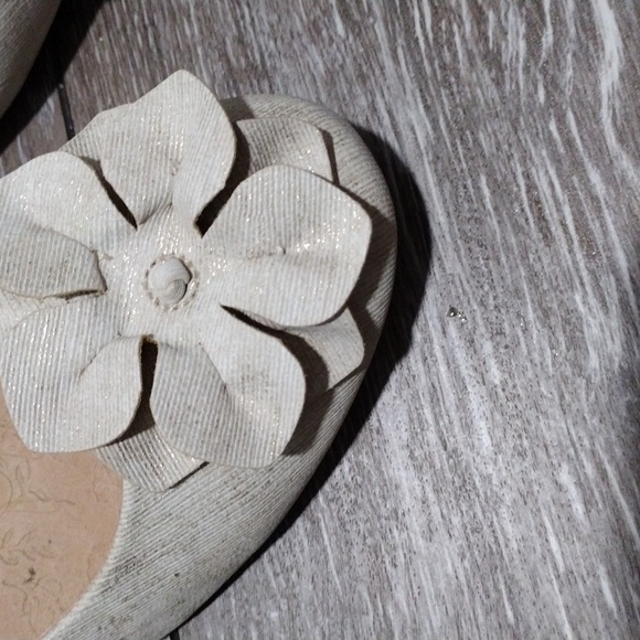 B.O.C. cream metallic flower petals loafers. Mint condition. Size 10 - Picture 2 of 12
